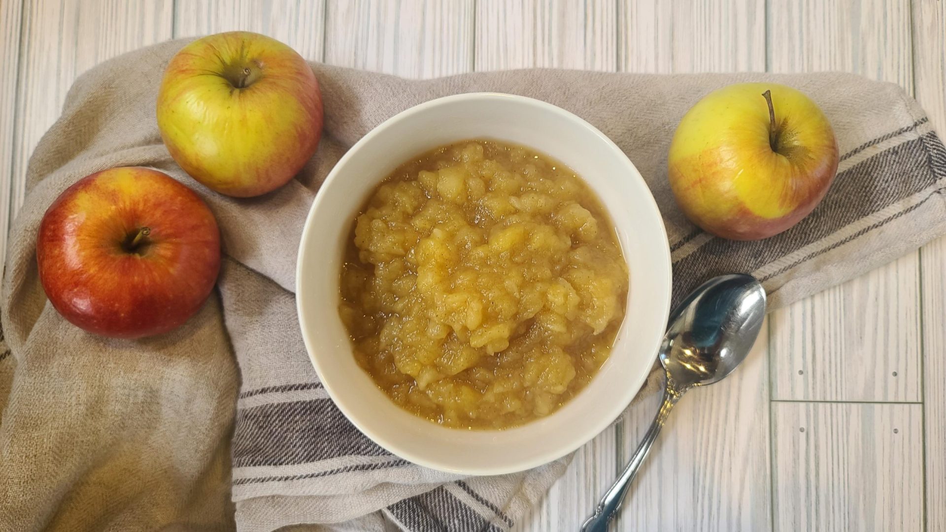 homemade-cinnamon-brown-sugar-apple-sauce