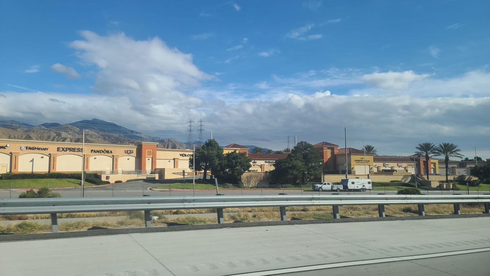 cabazon-outlets-palm-springs-with-kids