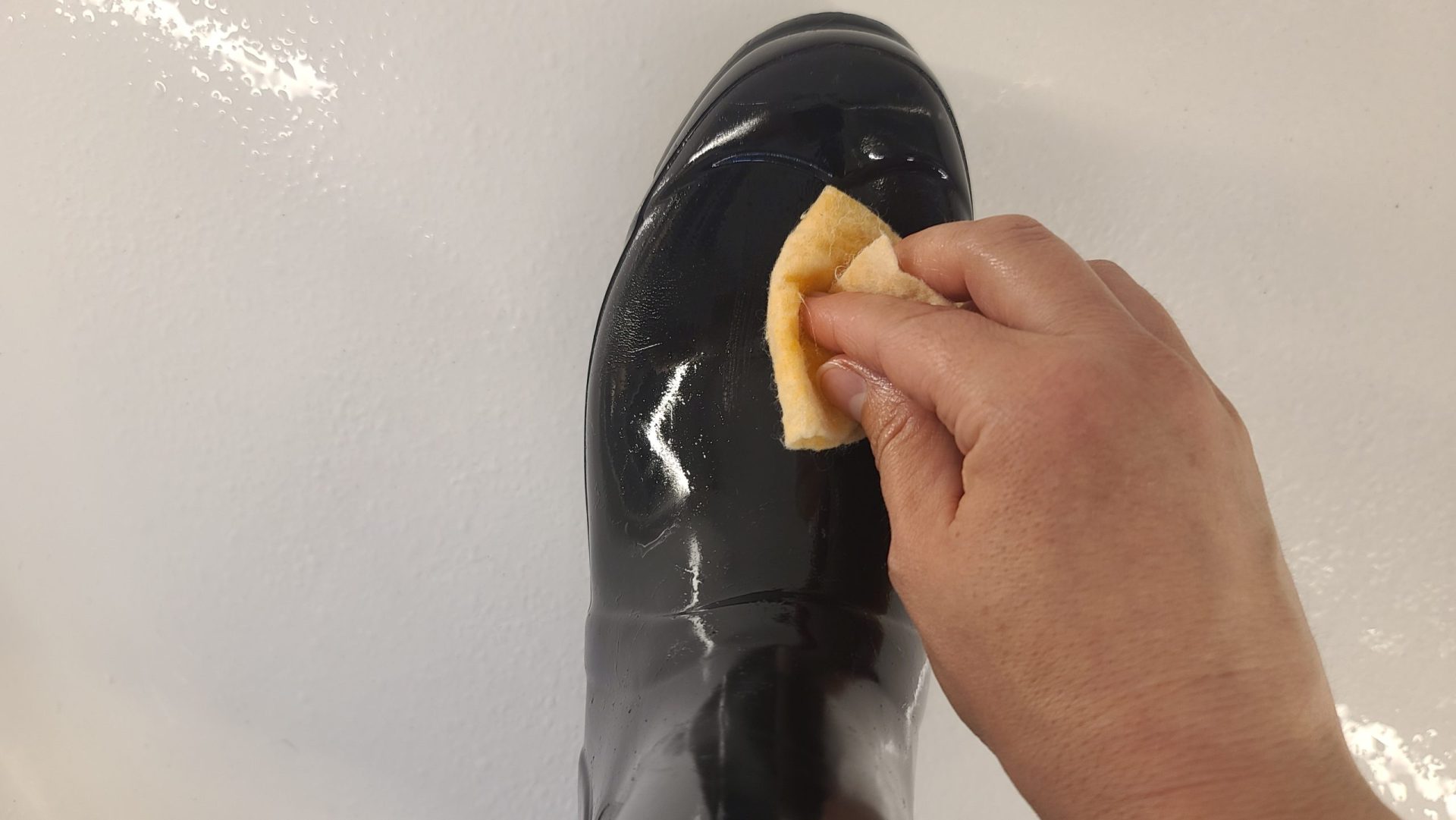 rub-olive-oil-on-hunter-boots