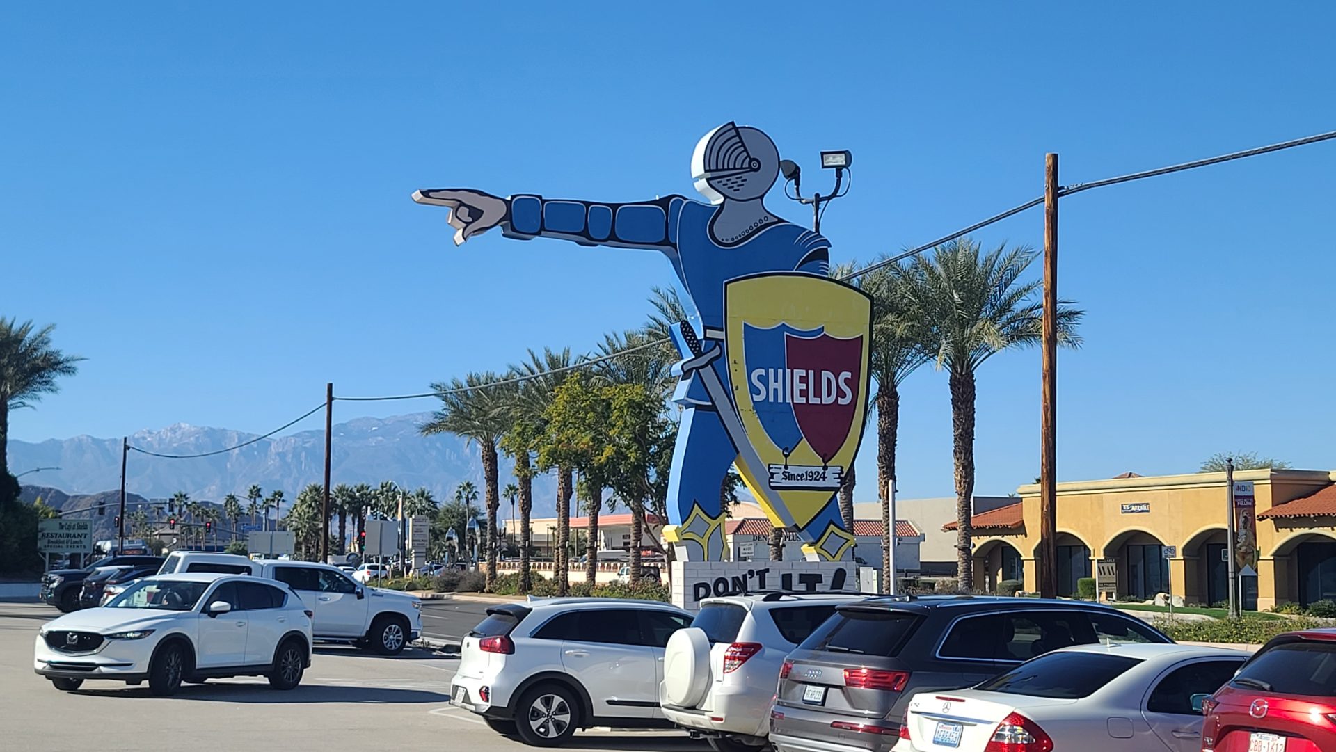 shields-date-farm-palm-springs-with-kids