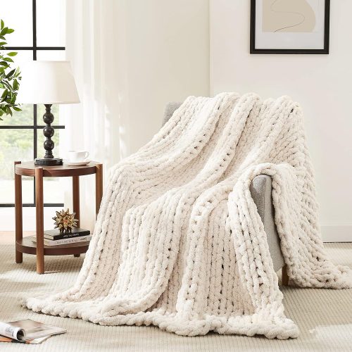 Cozy Home Decor - Cozy Den Decor Inspiration With Plush Throw Blankets